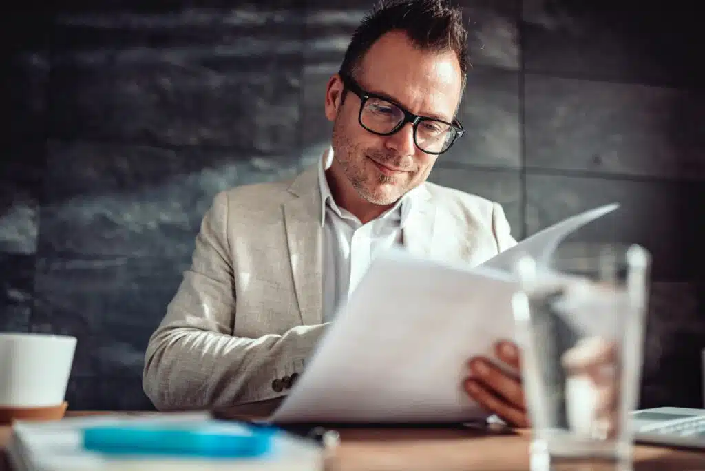 Lawyer,Wearing,Linen,Suit,And,Eyeglasses,Sitting,At,His,Desk
