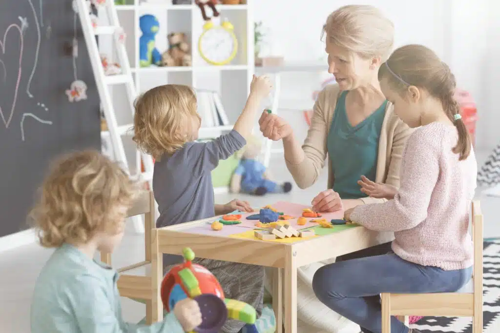 Group,Of,Kids,On,Art,Classes,With,Teacher,In,Kindergarten